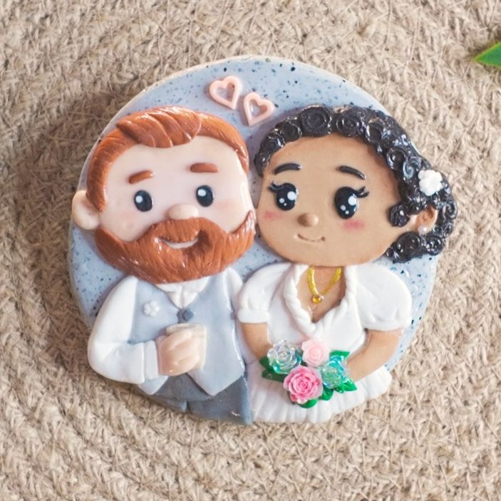 Personalisierter Magnet nach einem Foto handmodelliert Personalisierter Magnet aus FIMO von einem Brautpaar