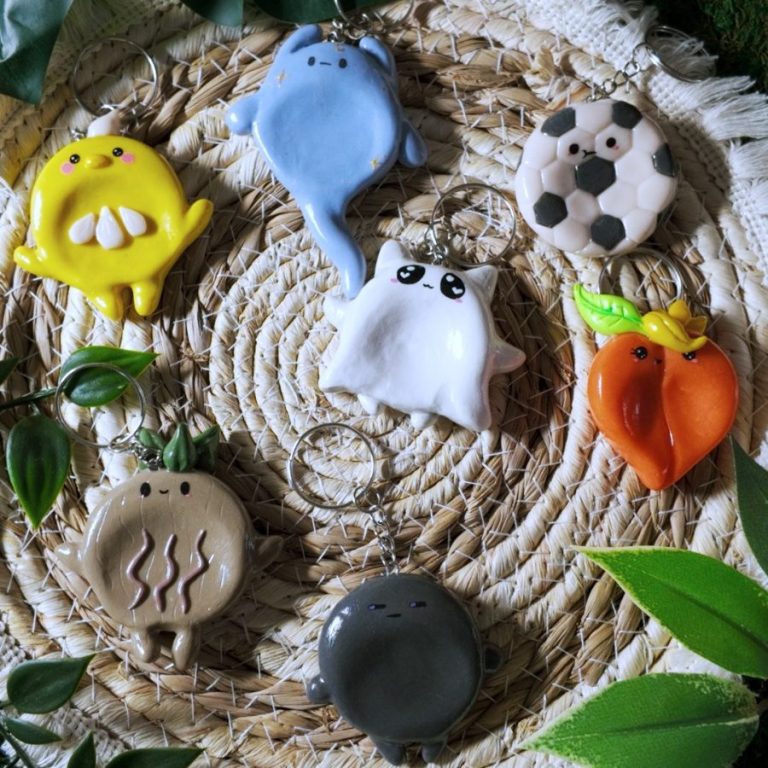 Worry Buddies aus FIMO Bunte, handgefertigte Worry Stones aus FIMO in tierischen und pflanzlichen Formaten.
